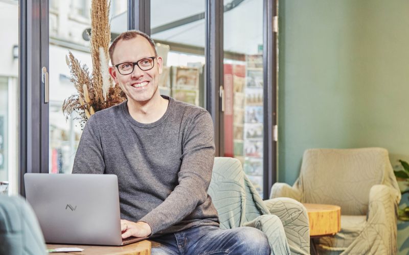 Heiko Thoma 77NEUN im Cafe