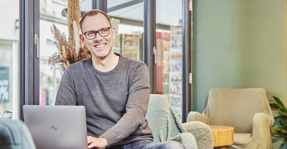 Heiko Thoma 77NEUN im Cafe