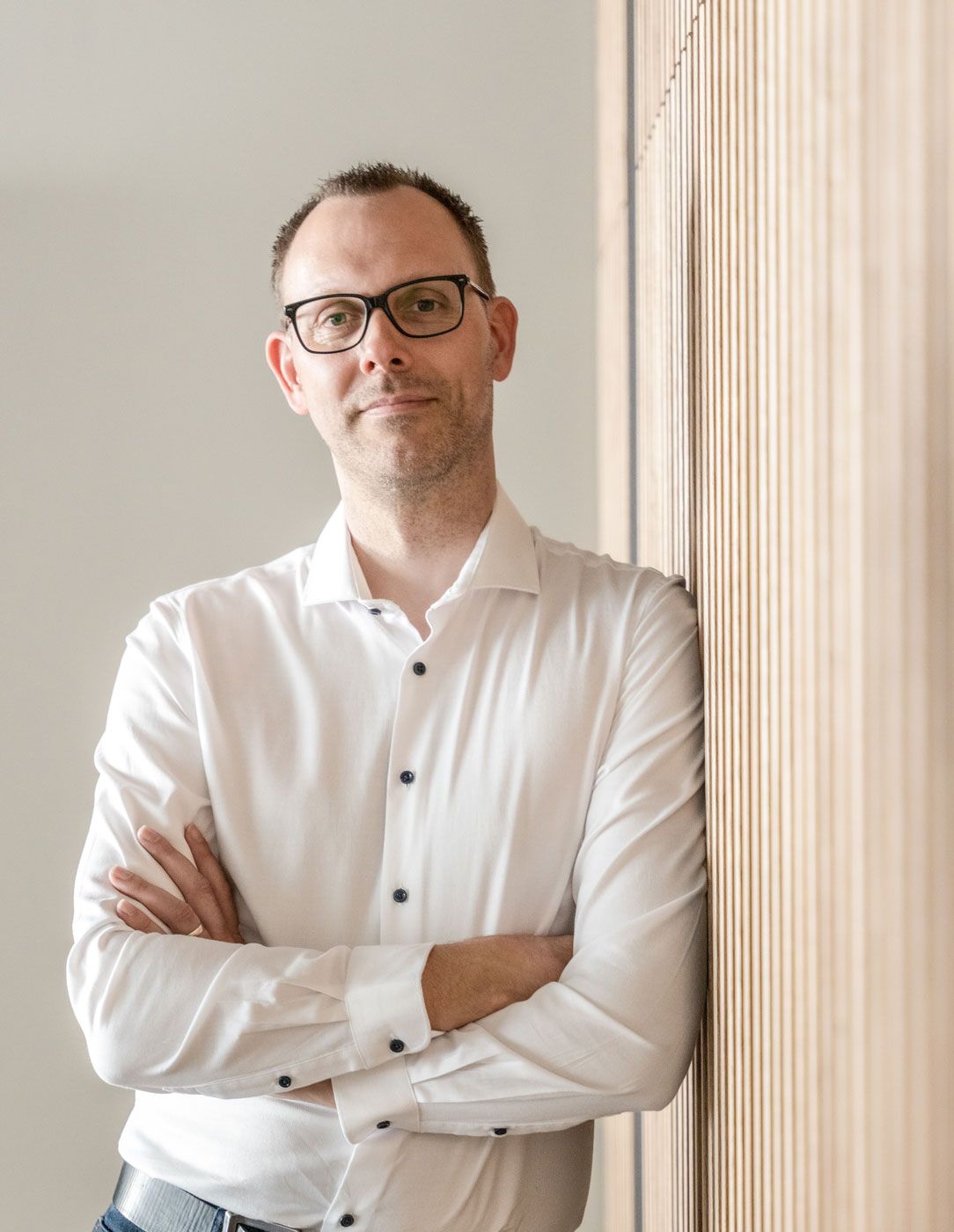 Heiko Thoma von 77NEUN - Erstelle und verkaufe dein erstes digitales Produkt mit Hilfe von KI Künstliche Intelligenz Videokurs E-Book Anleitung